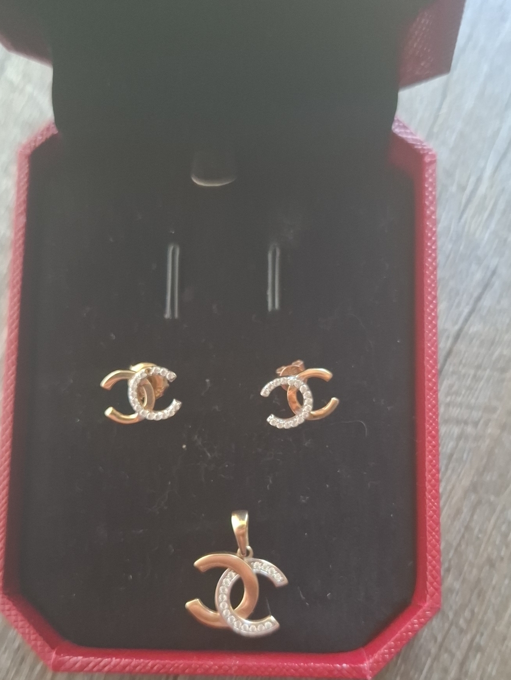14K Gold  Interlocking CC Pendant and Stud Earrings Set